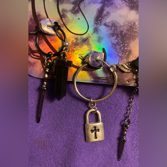 Hot Topic Mix and Match Pierced Earrings and Ear Cuff Set  (11 on card) - Picture 3 of 6